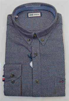 Camisa con bolsillo y botones cuello corte regular para hombre